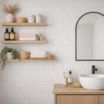 Ideias de decoração com prateleiras no banheiro