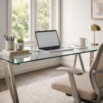 Home office com mesa de vidro: prós e contras