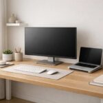 Home office com cabos e fios organizados