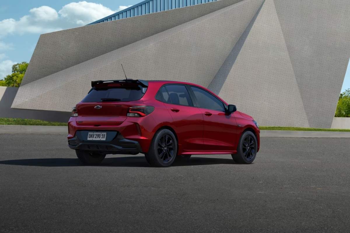 Chevrolet Onix vermelho