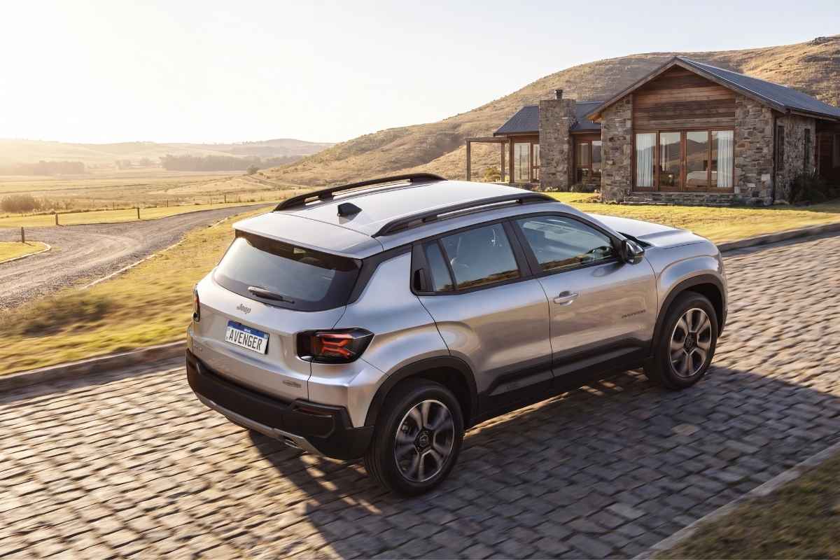 Jeep Avenger Longitude - Foto: divulgação