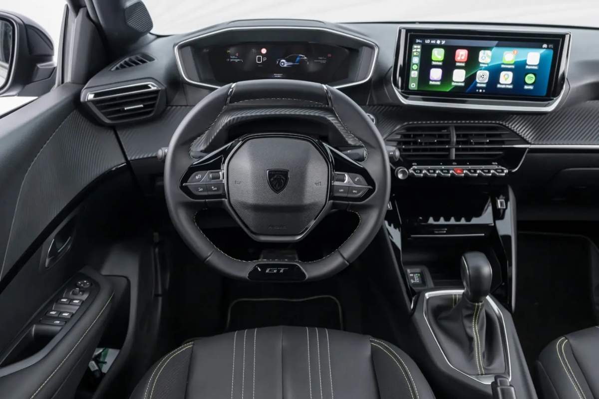 Peugeot 208 GT MHEV [Divulgação]